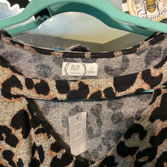 MAURICES leopard long sleeve blouse - Picture 2 of 2